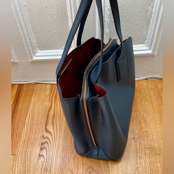 Marc Jacob’s Handbag - Picture 2 of 8